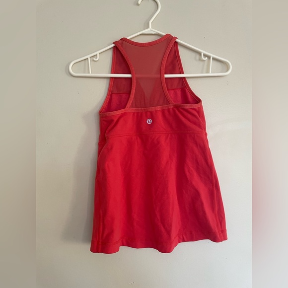 Lululemon tank size 4/6? - Picture 2 of 3